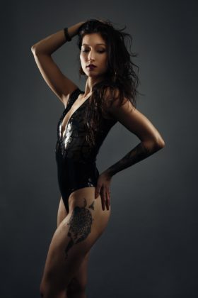 Model Alana Karah wears latex fashion "Bow Down for the Outlaws" from Odd Territory. Photography by Richard Terborg