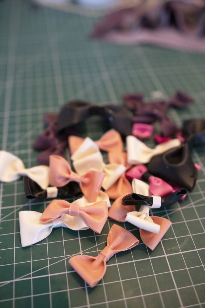 Tight Side Latex Sample Bows