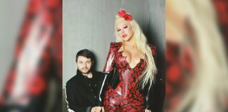 Christina Aguilera Vamps It Up In Venus Prototype Latex Christina Aguilera Vamps It Up In Venus Prototype Latex