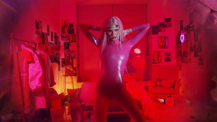 majorlilkween-latex-catsuit-fashion-clothing-ten-22-music-video-header Majorlilkween Dons Latex Catsuit Fashion Clothing for 'ten 22' Video
