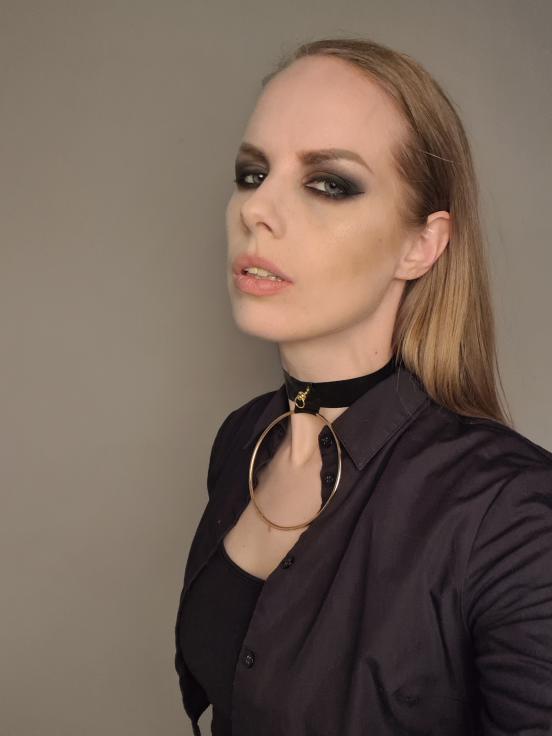 Office Chique Latex Choker Style