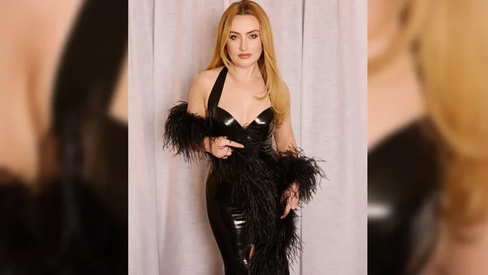 Amelia Dimoldenberg wears Atsuko Kudo Latex gown for Valentine's Party