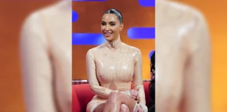Latex and Lace: Kim Kardashian Shows Off Curves in Sultry Latex Dress for ‘Graham Norton Show’ Kim Kardashian wears nude latex dress and lace on the Graham Norton Show